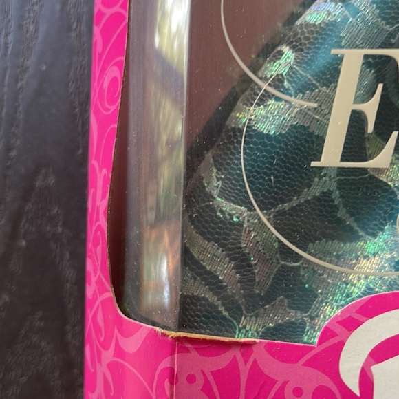 NRFB Toys R Us Emerald Elegance Barbie Doll. - Picture 13 of 14